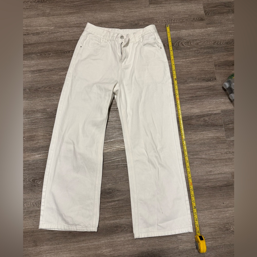 New without tag Unisex white wide leg jean size L.